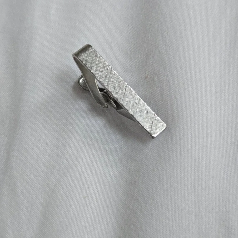 VTG Collar Clip Mini Tie Bar Men Silver Textured Bark Finish Crosshatch Accessry